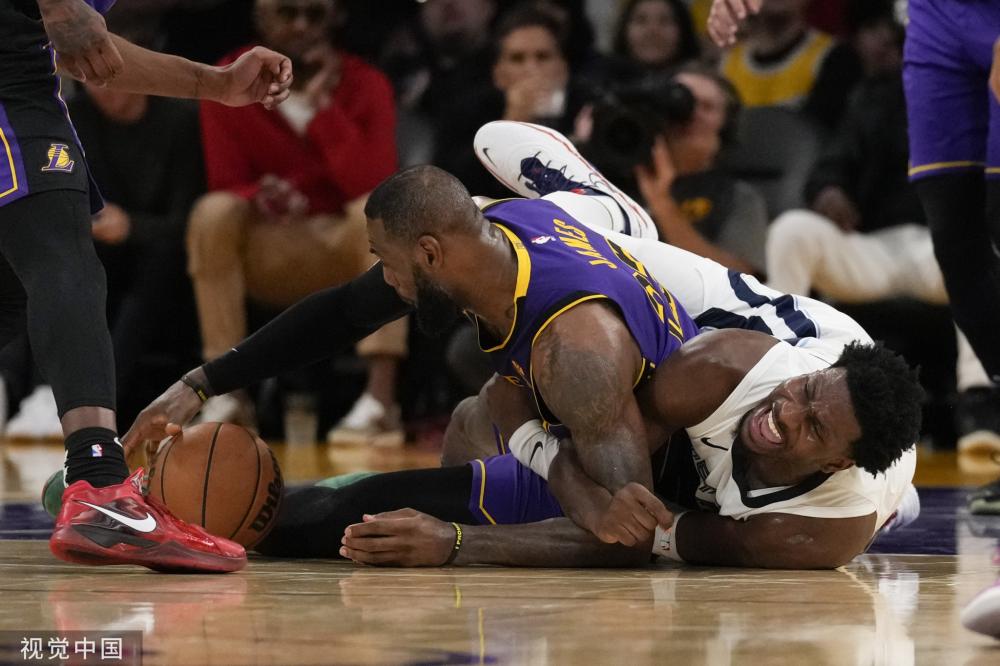 钟突破重围 钟突破重围